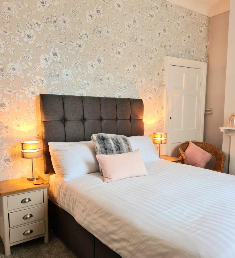 Sea Beach House Apartment Eastbourne Bagian luar foto